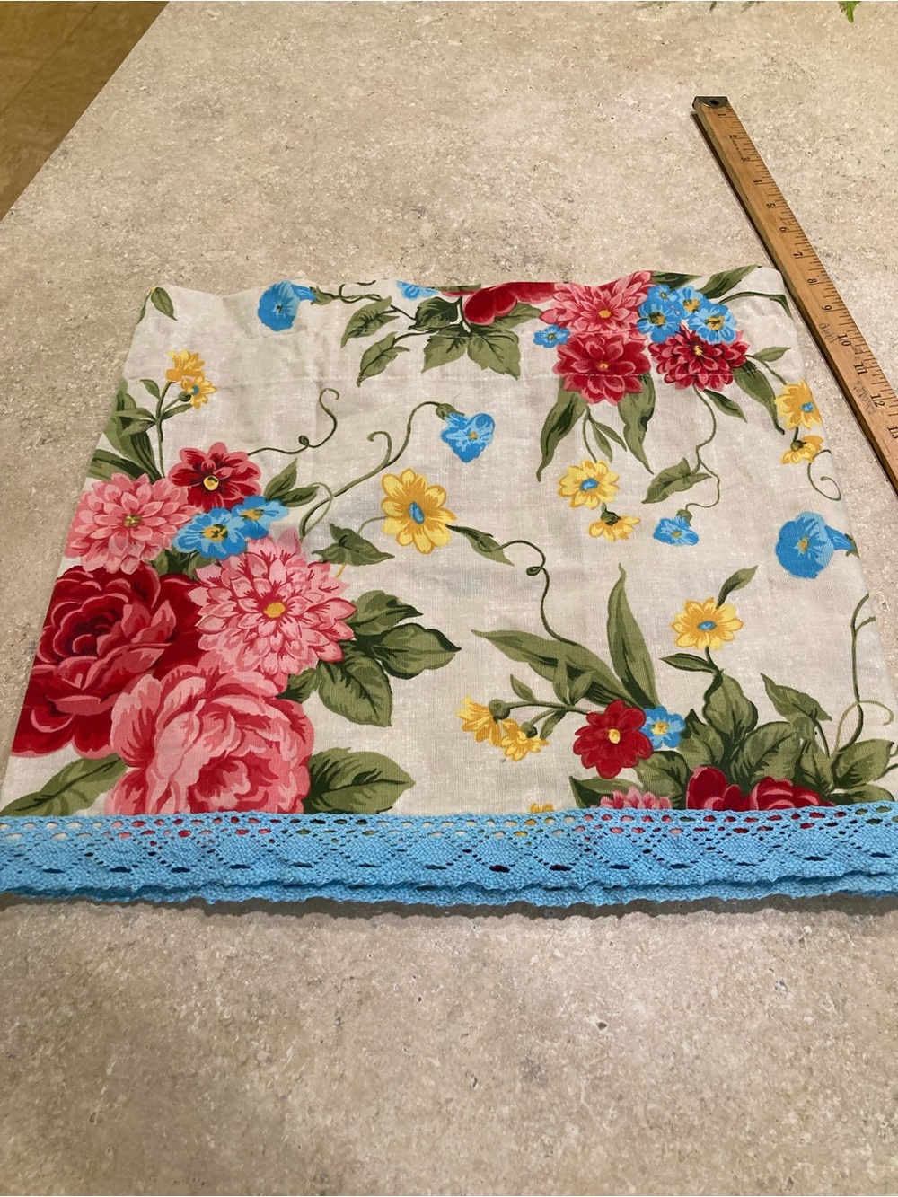 Sweet Rose Floral Cotton Valance with Blue Lace Trim